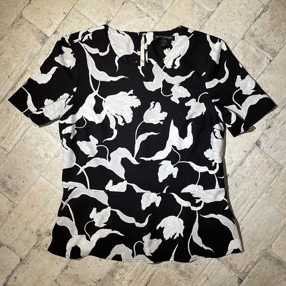 Banana Republic Factory black/white Floral Peplum Short Sleeve Blouse. Size S - Picture 4 of 10